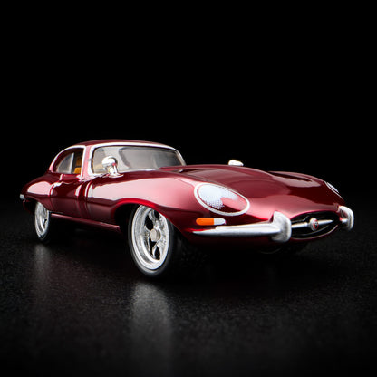 1964 Jaguar E-Type - Red Line Club Exclusive - image 10